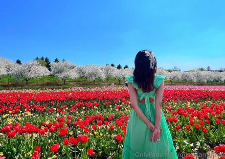 小さなおっぱいオンリーファンズ セクシーヌード アーカイブ