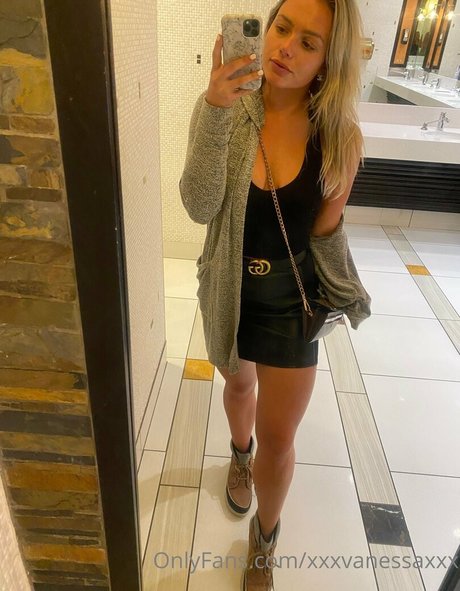 シャワー3P オンリーファンズ 無料裸 写真