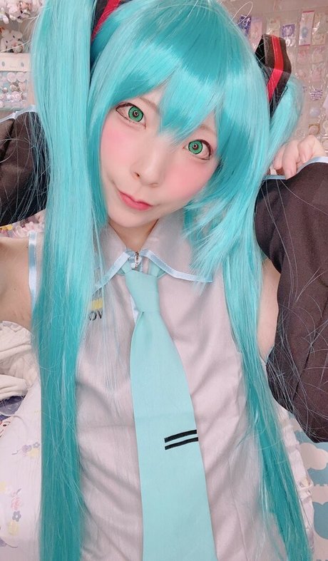 ぽっちゃりブロンドのオンリーファンズ 美しいヌード 写真