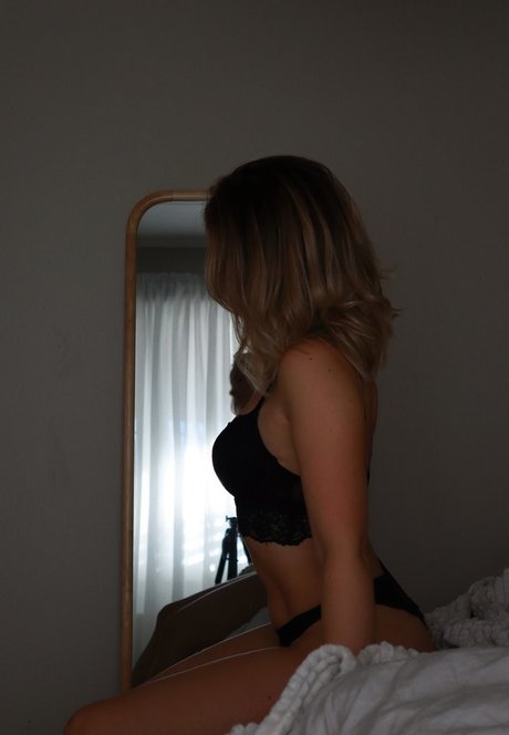 saraheveliina ポルノスター HD 写真