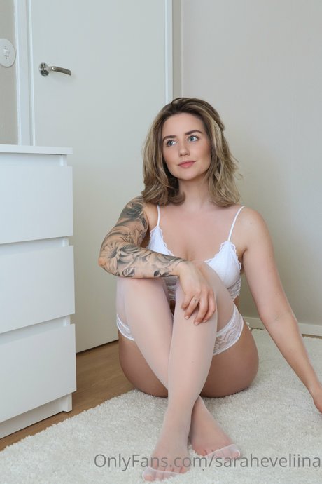 saraheveliina エロティック女優 写真