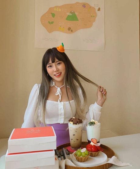 巨乳で痩せているオンリーファンズ 素敵 ギャラリー