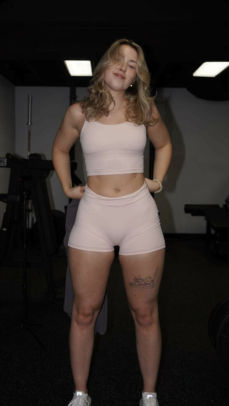 ティーンランジェリーオンリーファンズ 無料 画像