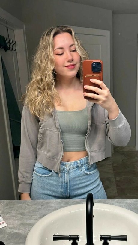 金髪のホットな妻オンリーファンズ ホット裸 画像