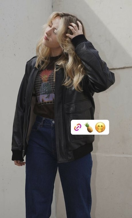 巨大な偽おっぱいオンリーファンズ えろた 写真