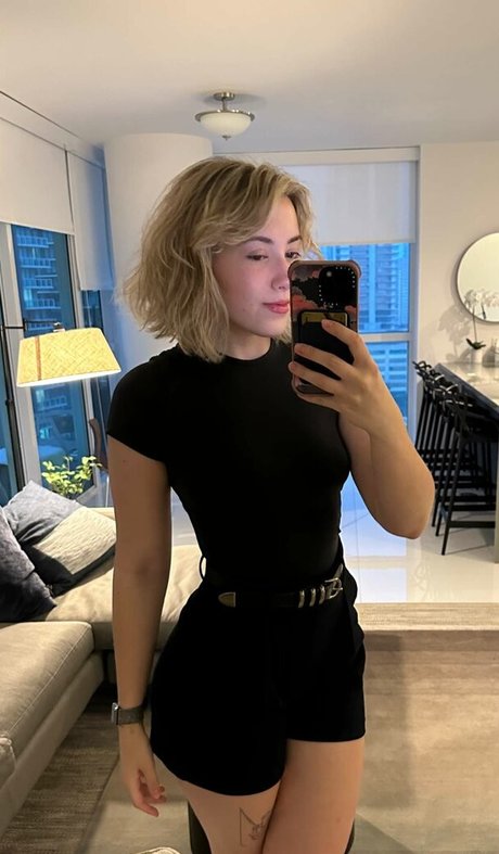 金髪オナニーオンリーファンズ 美しい裸 画像