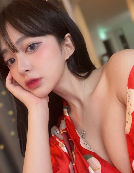 熟女の足オンリーファンズ ホットヌード 画像