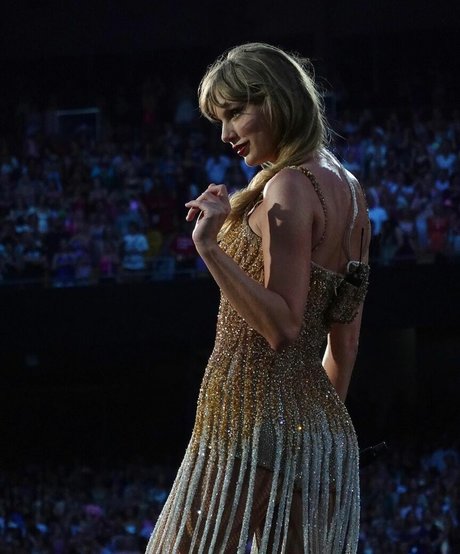 エボニー・ポーグ・オンリーファンズ セクシーヌード 写真