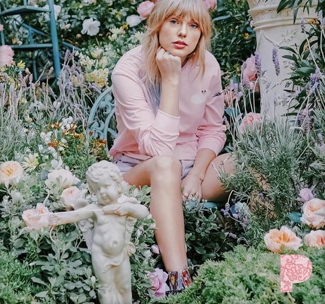 曲線美の女の子オンリーファンズ ホットセックス 画像