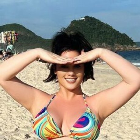 トップレスオンリーファンズ ホットセックス 写真