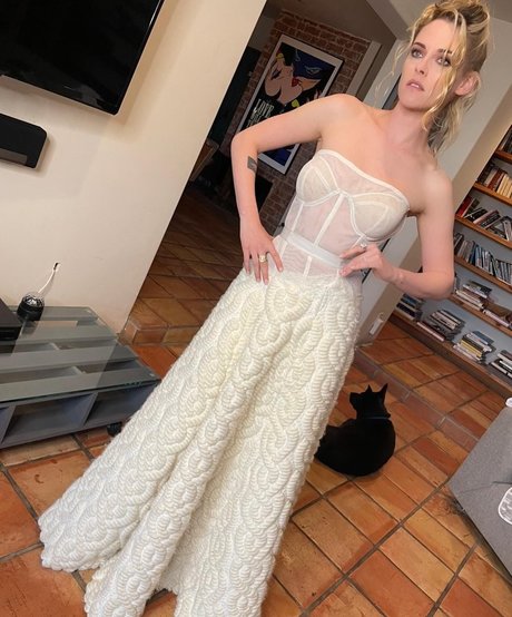 裸の女の子オンリーファンズ えろ 画像