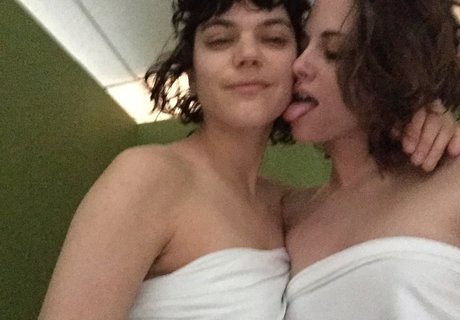 金髪の顔射オンリーファンズ えろた 画像