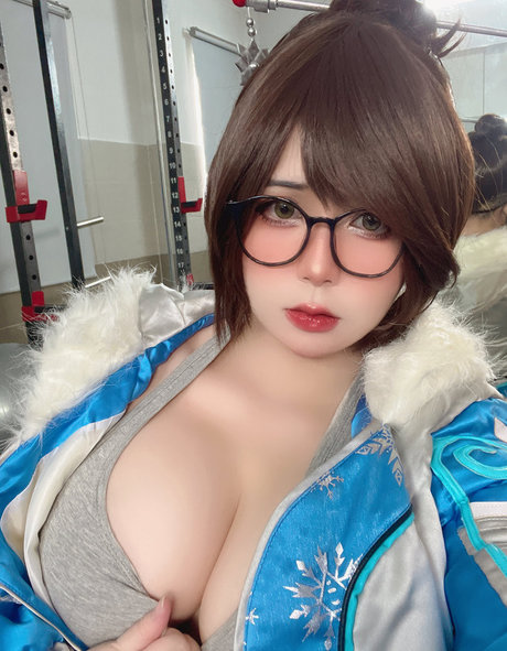 パイズリ オンリーファンズ セクシー 写真