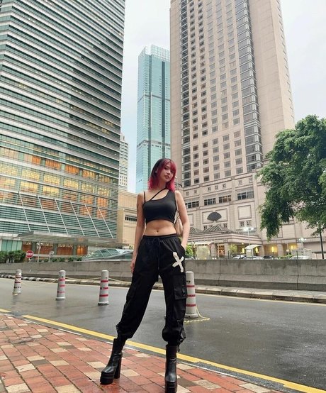 陸軍の熟女オンリーファンズ ホットセクシー ギャラリー