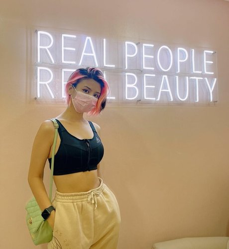 Charechii ポルノスター 可愛い 写真