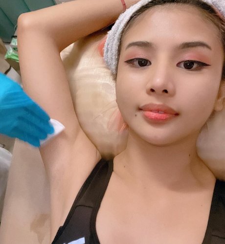 Charechii ポルノスター エロティック 写真