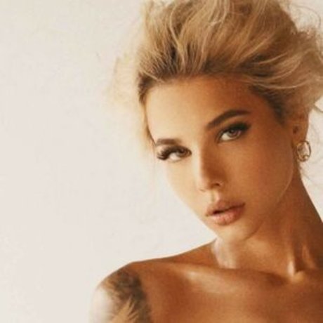 Aygrecia ホットなスター 写真