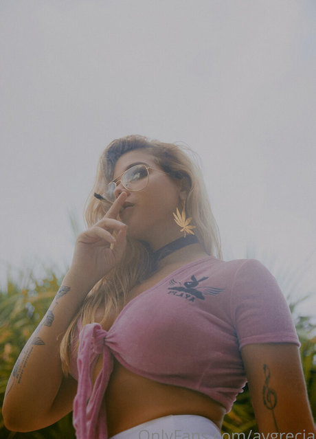 Aygrecia ヌードのポルノスター ギャラリー