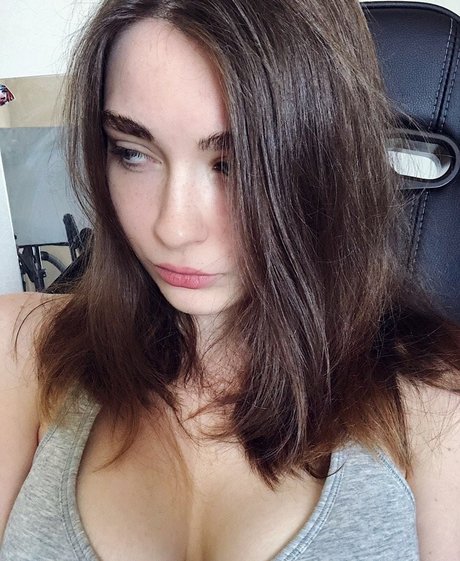 Arina Berdnikova セックス女優 写真