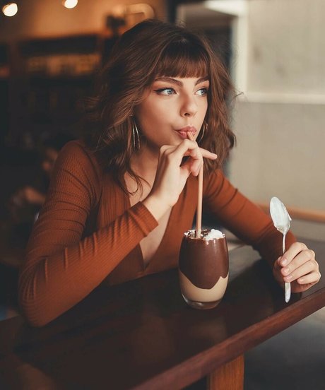 ラテン系熟女オンリーファンズ アートヌード 写真