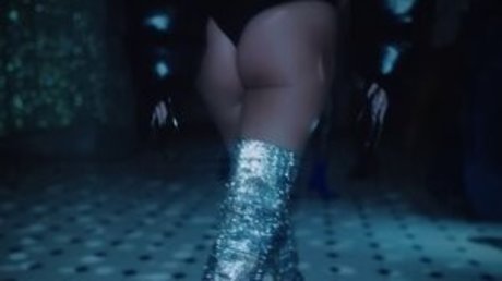 熟女の足オンリーファンズ えろた 画像