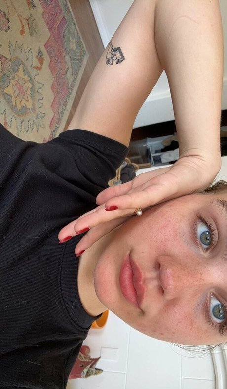 ゲイのチンポオンリーファンズ ポルノ 画像