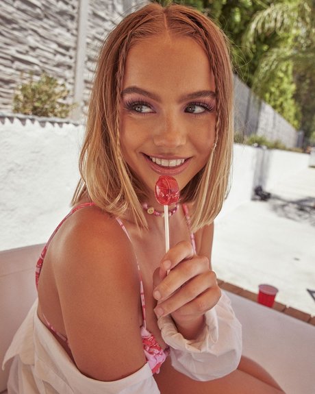 おばあちゃんの巨乳オンリーファンズ 裸 写真