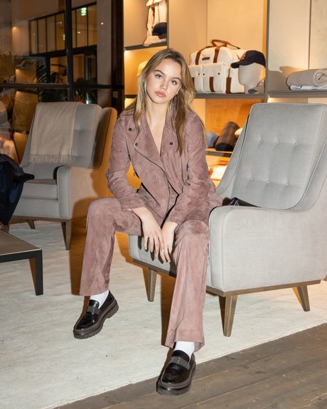 タトゥーを入れた赤毛のオンリーファンズ xxx 写真