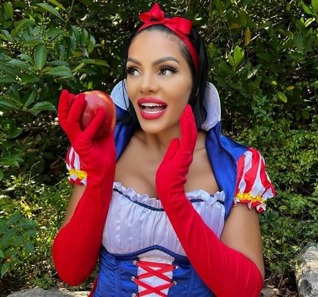 NinaUnrated 完璧なポルノスター ギャラリー