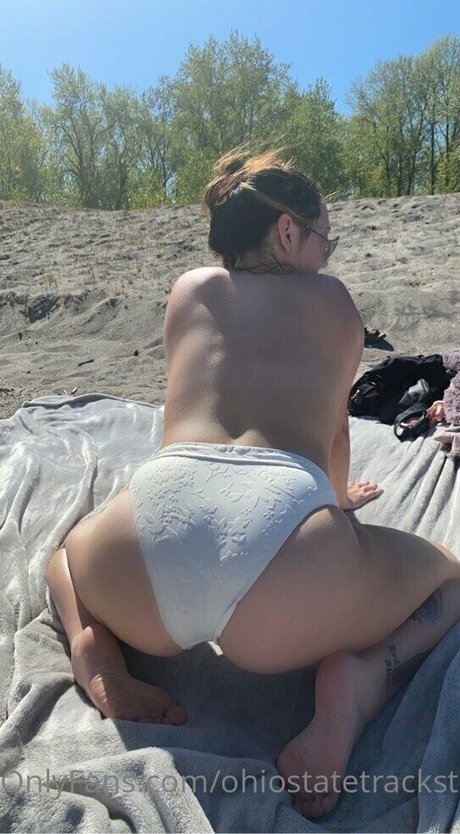 おっぱいオンリーファンズ セクシーヌード 画像