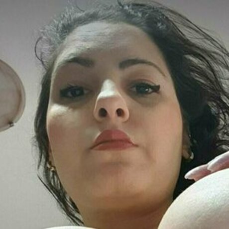 巨乳ストリップオンリーファンズ アダルト 写真