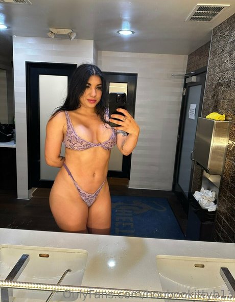 巨乳アマチュアオンリーファンズ ポルノ 写真