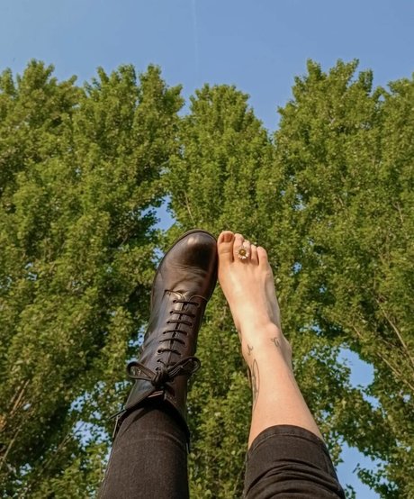 Elena Barile ヌードスター 画像