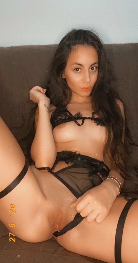 曲線美のランジェリーオンリーファンズ アートポルノ 写真