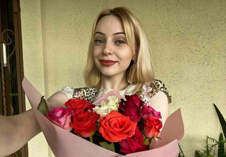 小さいチンポのシーメールオンリーファンズ セクシー 写真