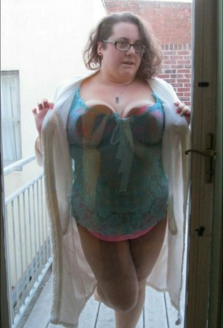 AlphaHarlot ポルノスター 裸 写真