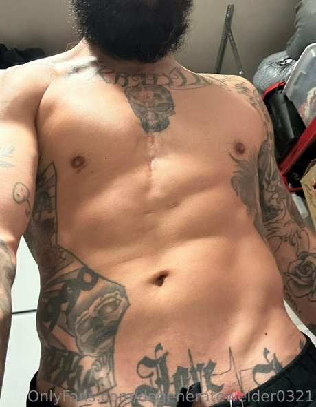 ぽっちゃりブロンドのオンリーファンズ ヌード 写真