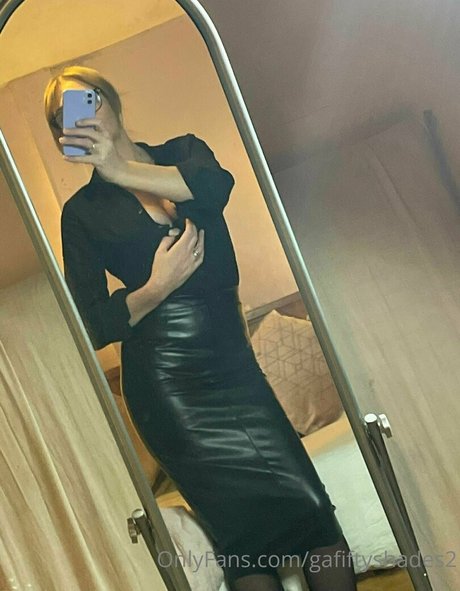 マッサージ動画 オンリーファンズ エロチック 写真