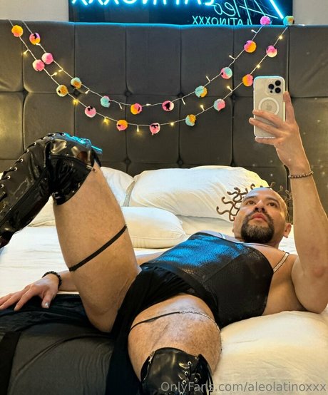 aleolatinoxxx 裸のモデル 写真