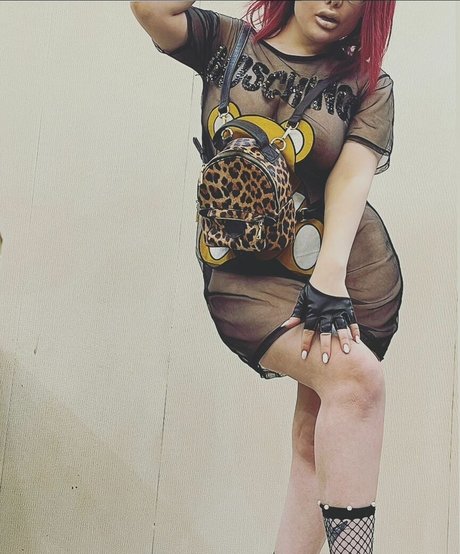 Angie Khoury ヌードのポルノスター ギャラリー