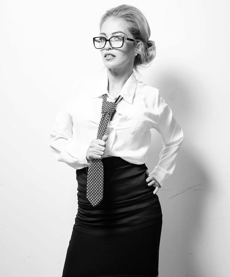 後背位オンリーファンズ 美しい裸 写真