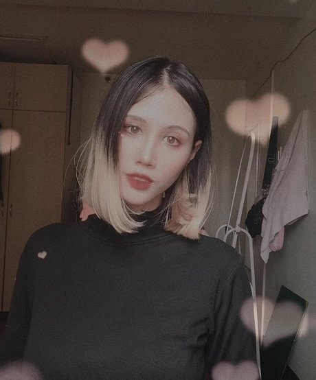 アジアのおっぱいオンリーファンズ 裸 写真