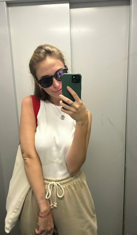 teach ella プロフィール写真