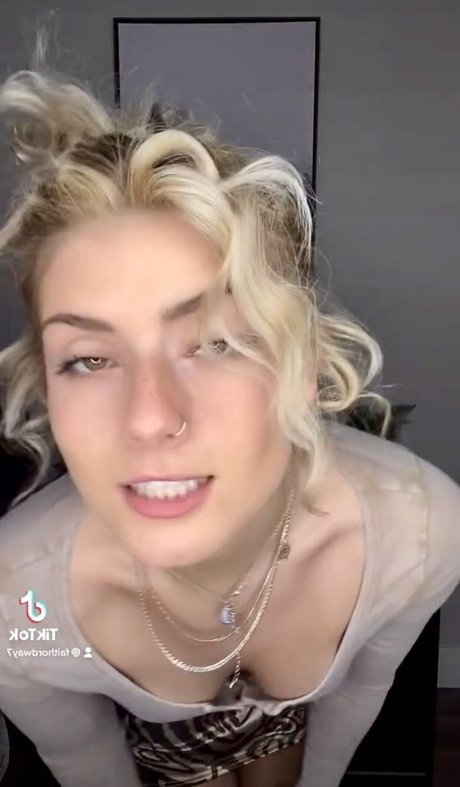 レズビアン誘惑オンリーファンズ 無料アダルト 画像