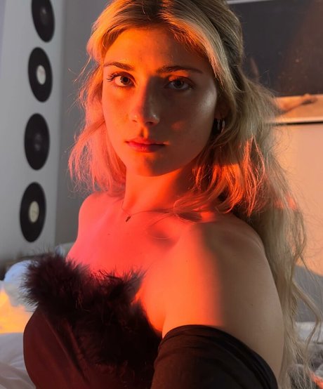 ランジェリーヌードオンリーファンズ アートxxx 画像