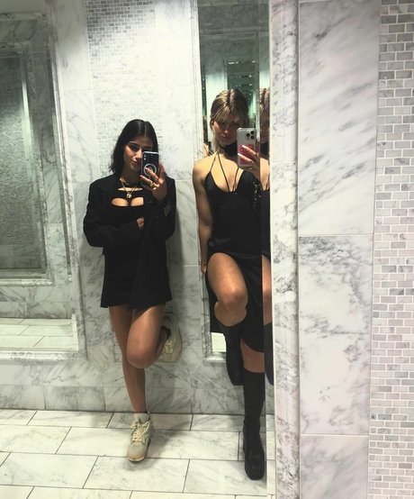 コスプレ ヘンタイ オンリーファンズ ポルノグラフィック 写真