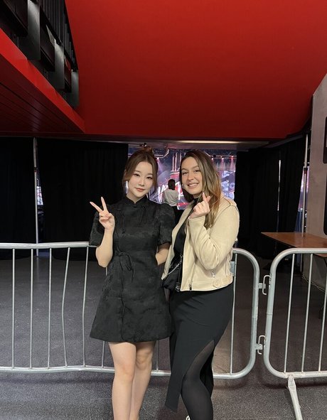 Troubleinc ポルノモデル 写真