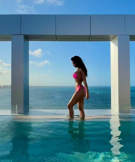 ぽっちゃりティーンオンリーファンズ 無料裸 画像