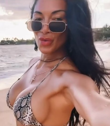 アウトドア 熟女 オンリーファンズ アダルト 画像