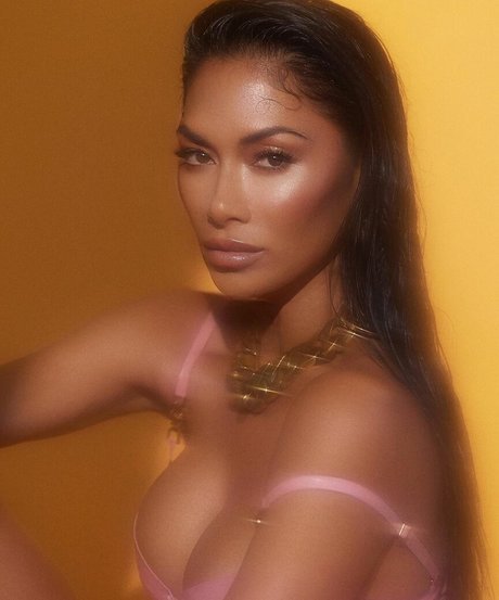 金髪の筋肉オンリーファンズ 無料アダルト 写真